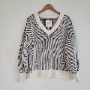 Aerie Striped V-Neck Sweater 🖤🤍